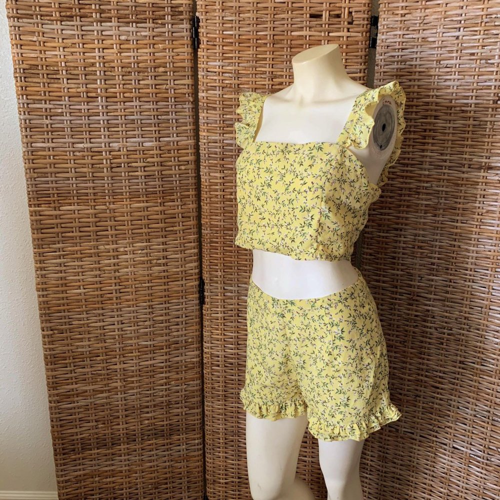 Nasty Gal Days of Flower Lives Floral Crop Top and Shorts Set Yellow - Picture 4 of 9